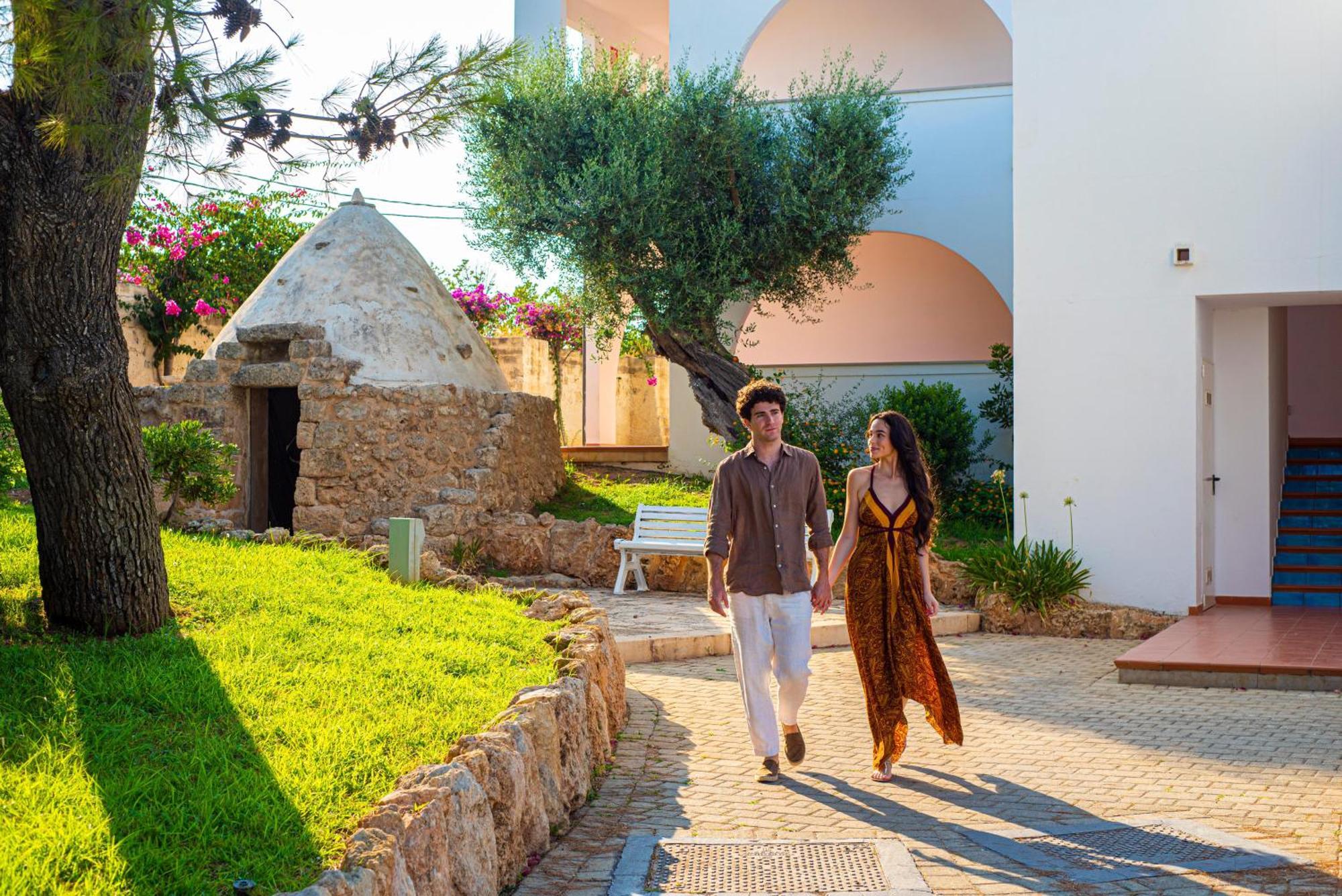 Pietrablu Resort & Spa - Cdshotels Полиняно а Маре Екстериор снимка