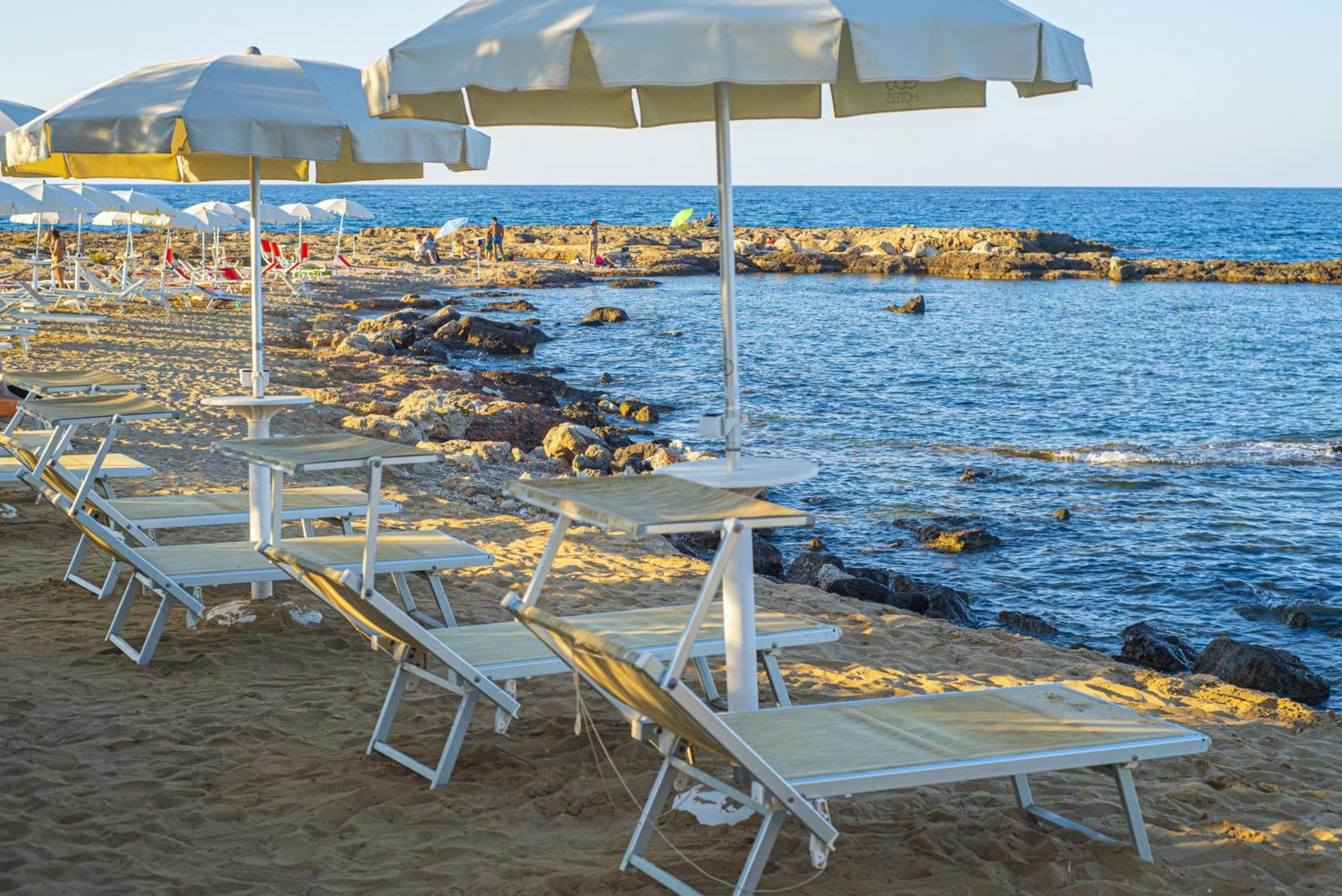 Pietrablu Resort & Spa - Cdshotels Полиняно а Маре Екстериор снимка